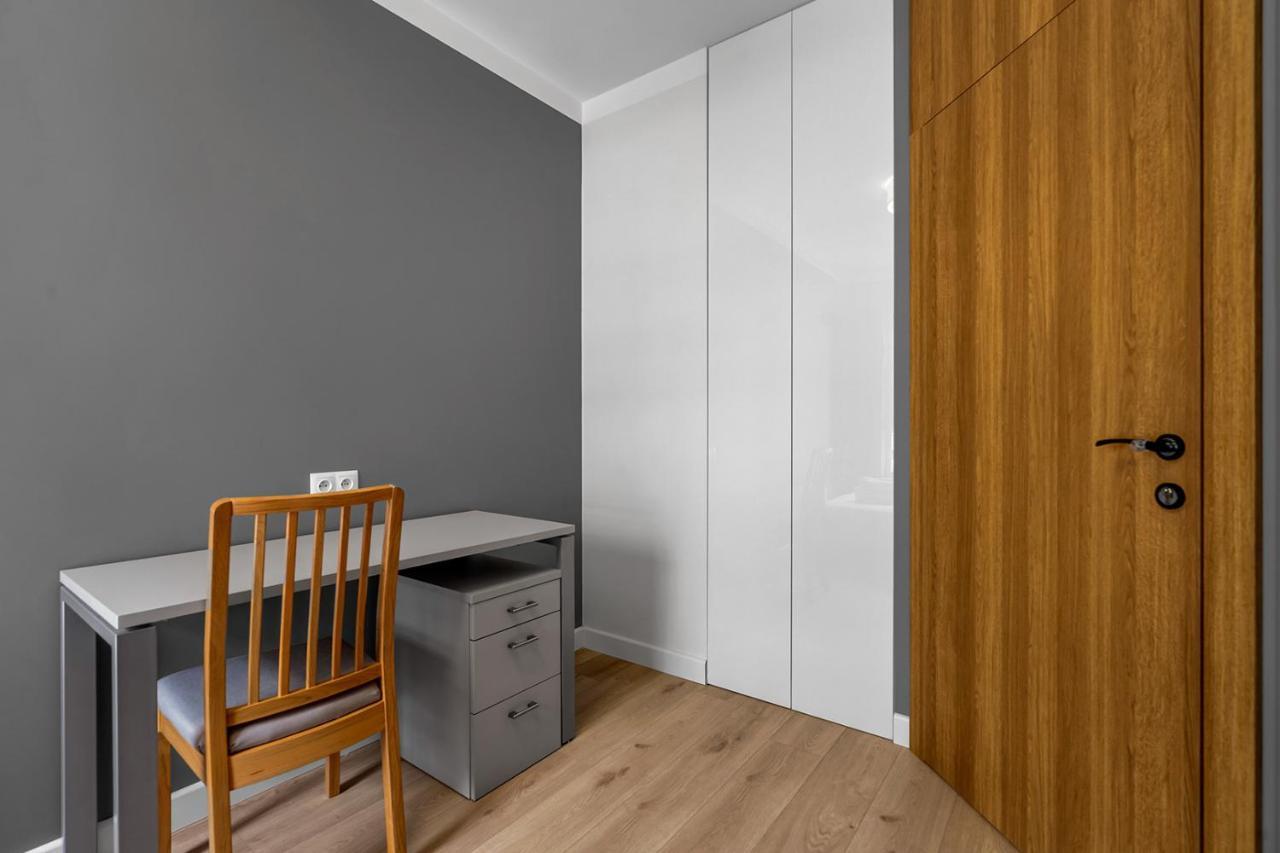 Lotnisko Chopina Modern Apartment วอร์ซอ ภายนอก รูปภาพ